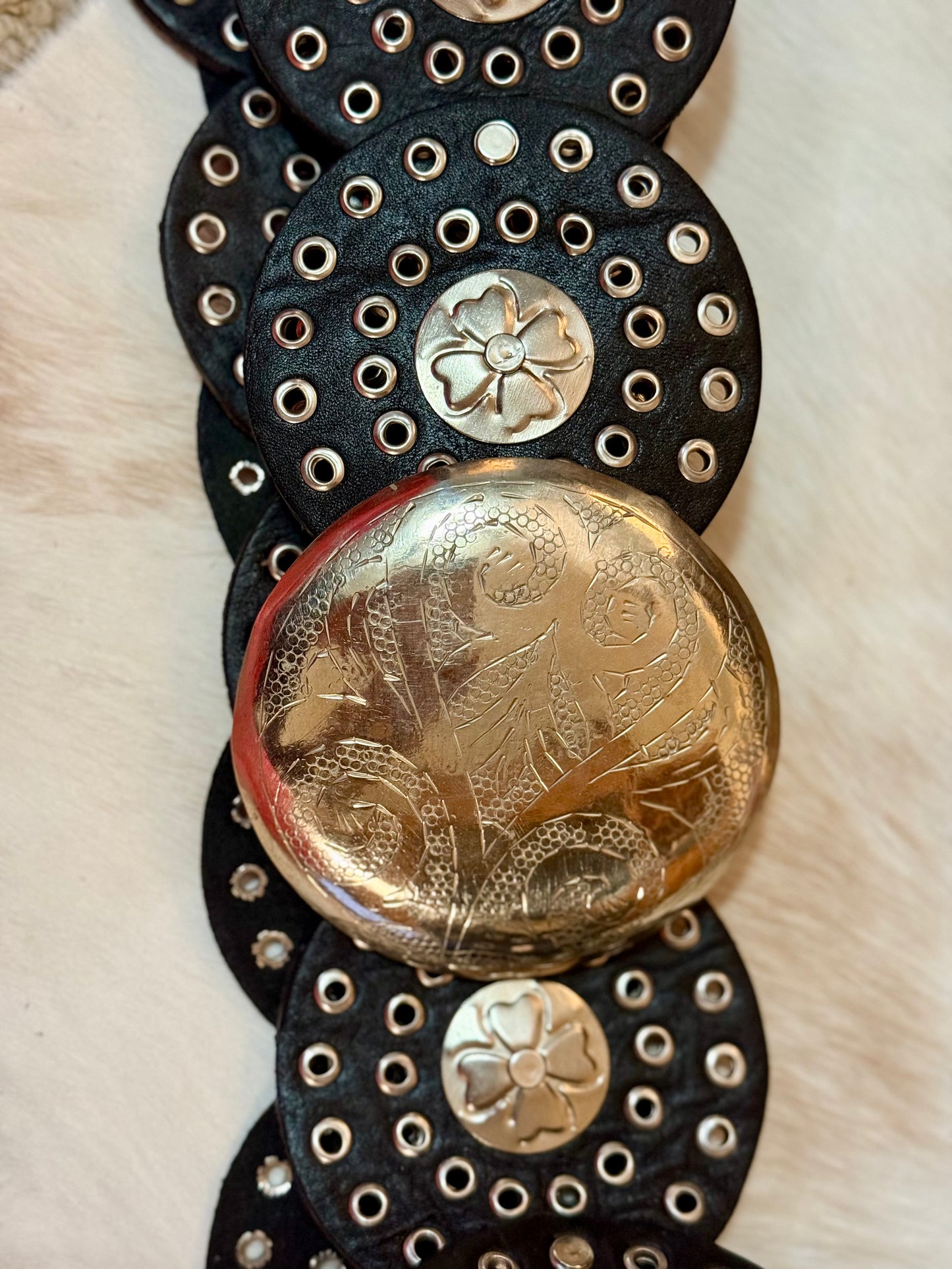 Round Leather Concho Belt - Black/Brown