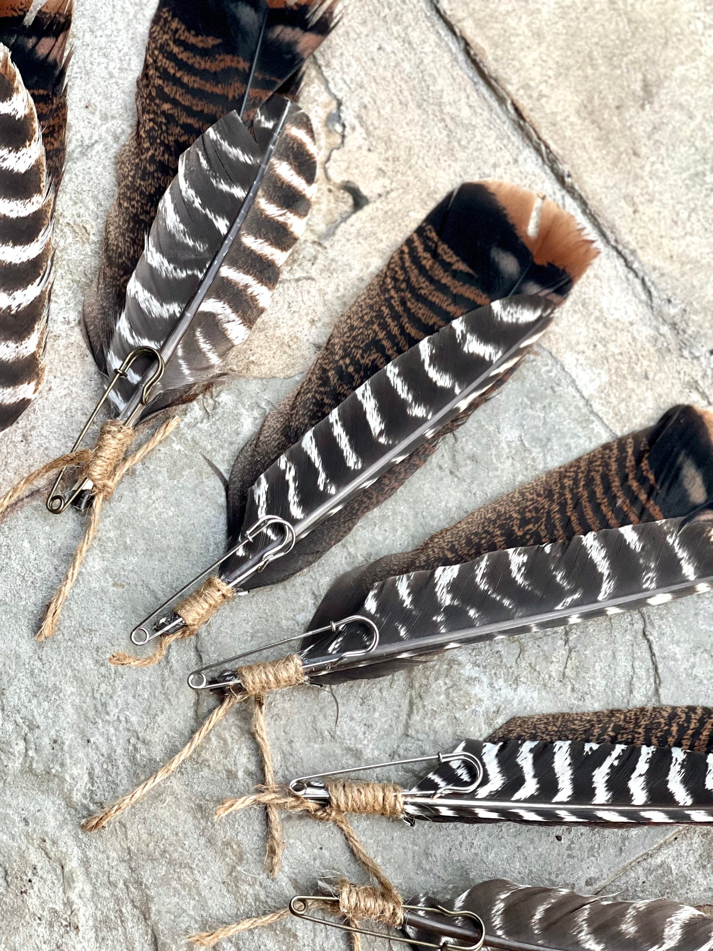 Hat Feather Clip - Turkey w/Oversized Pin
