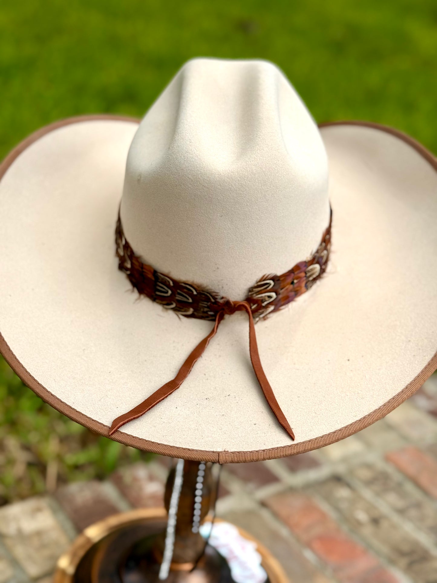 Pheasant Feather Hatband (Dark Brown)