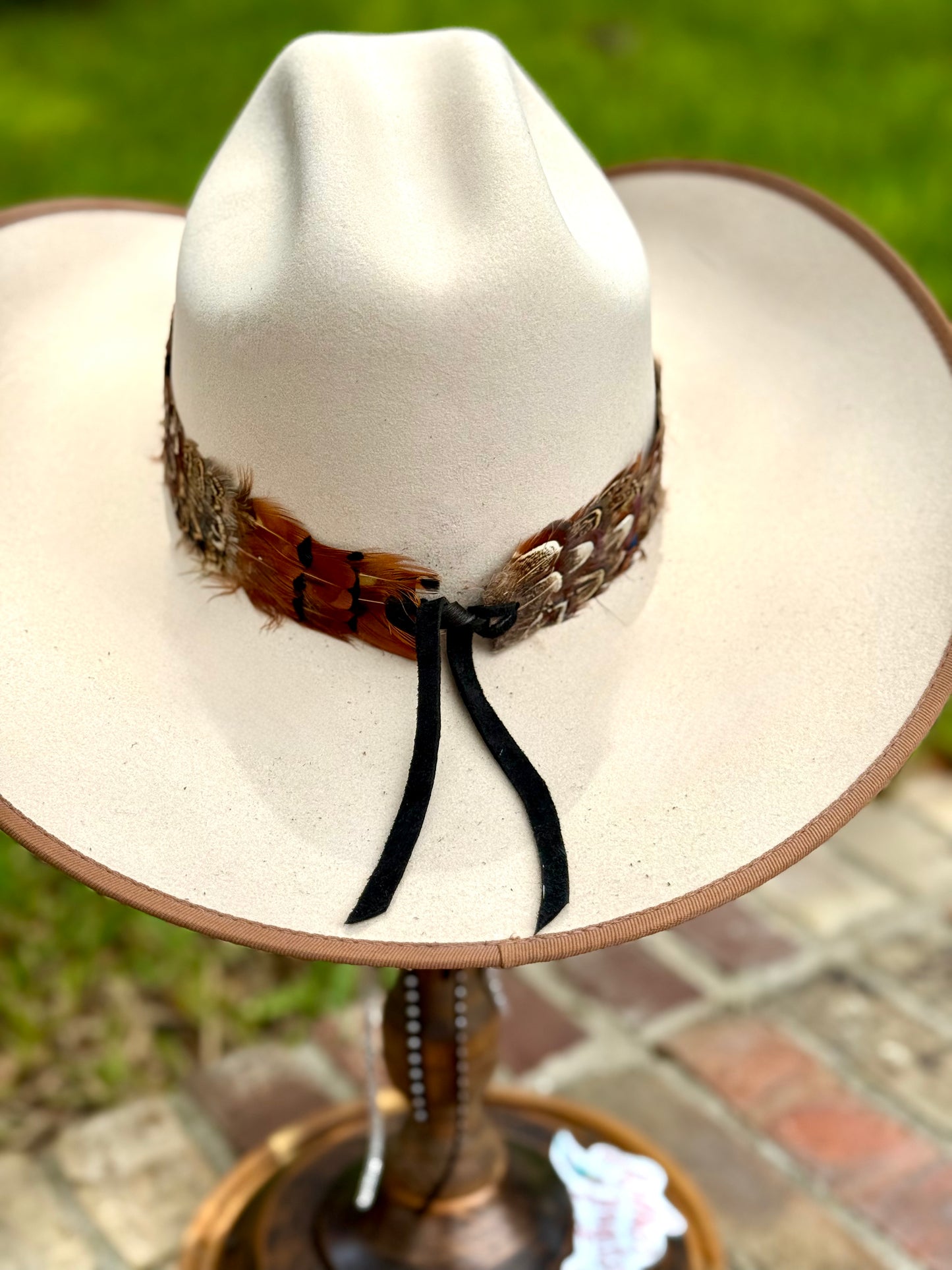 Pheasant Feather Hatband (Light Brown)