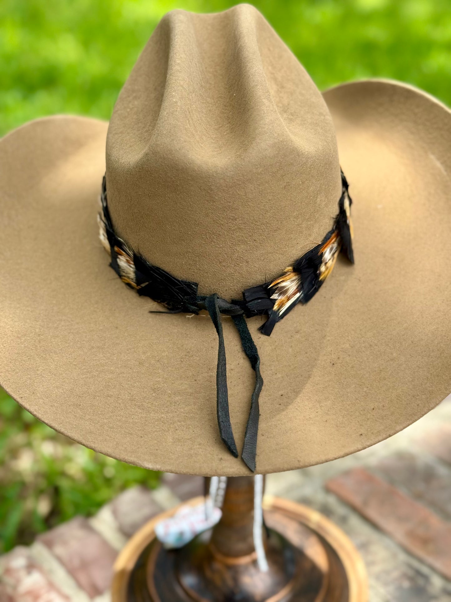 Feather Hatband (Black & Tan)