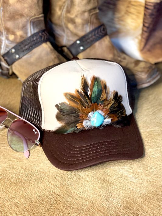 Trucker hat - Brown/Cream Hat with Tan Feather