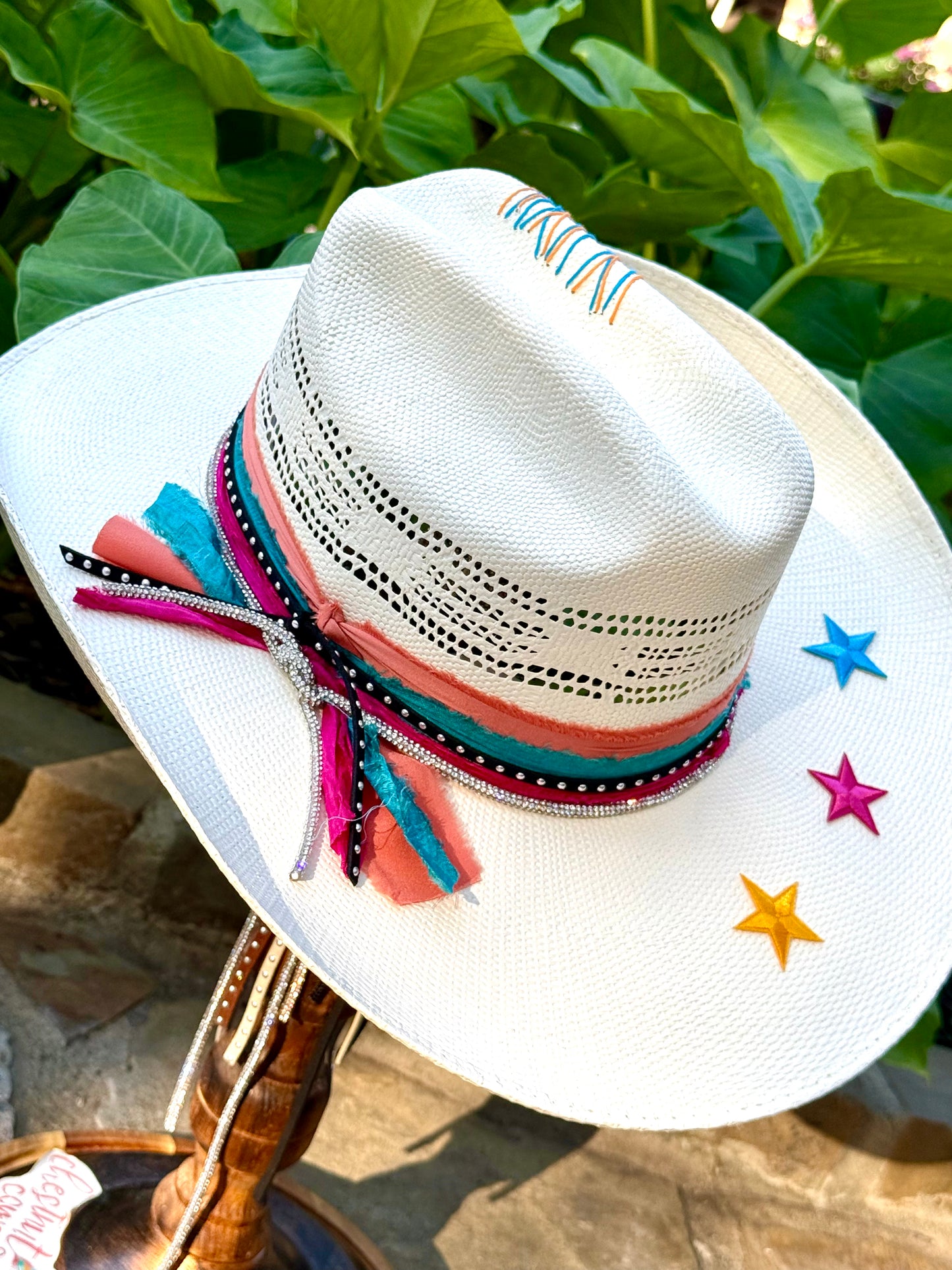 White straw hat with Retro Spurs colorful decorations 