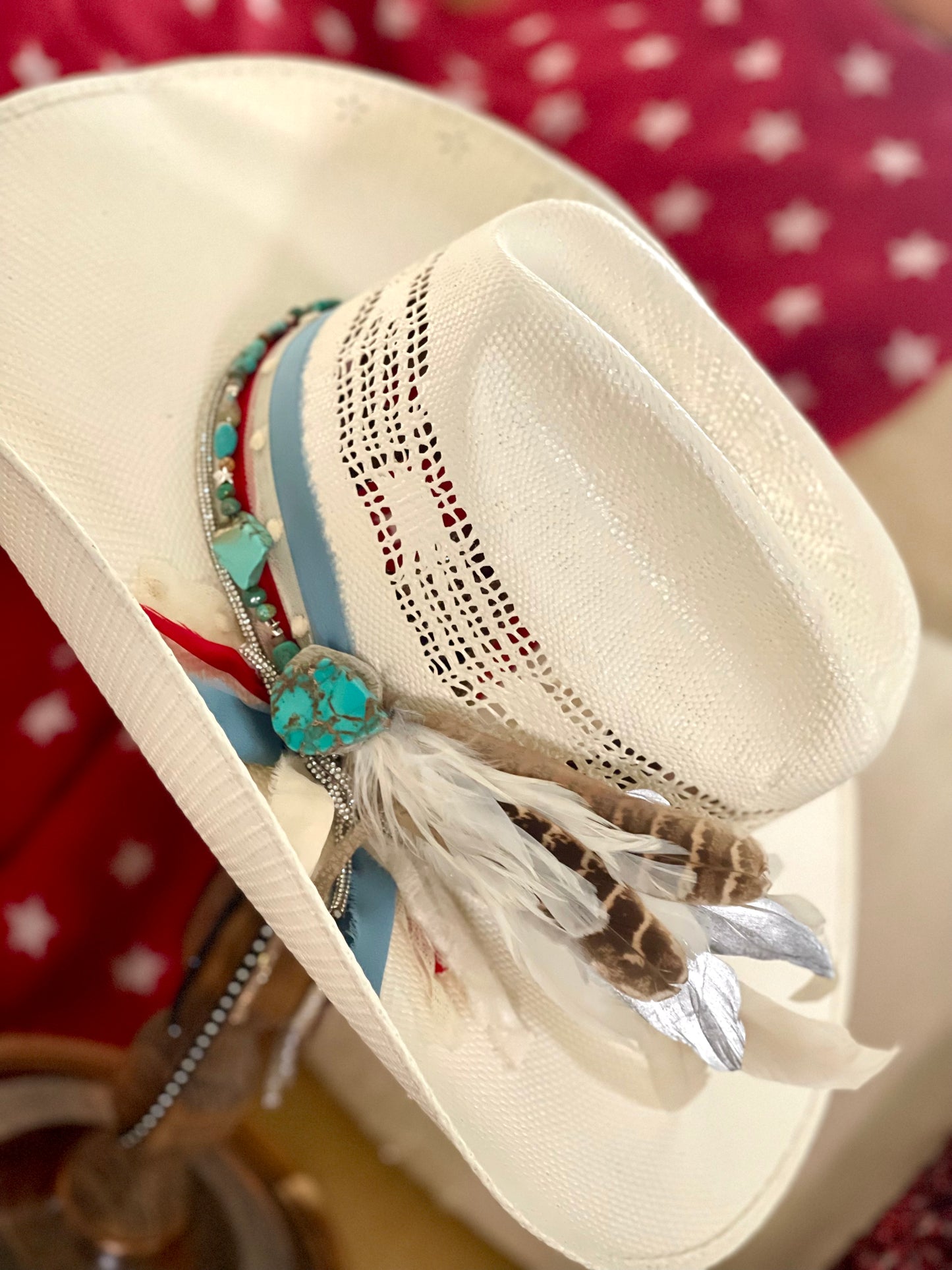 Hat Feather Clip - Turquoise Stone w/White Feathers