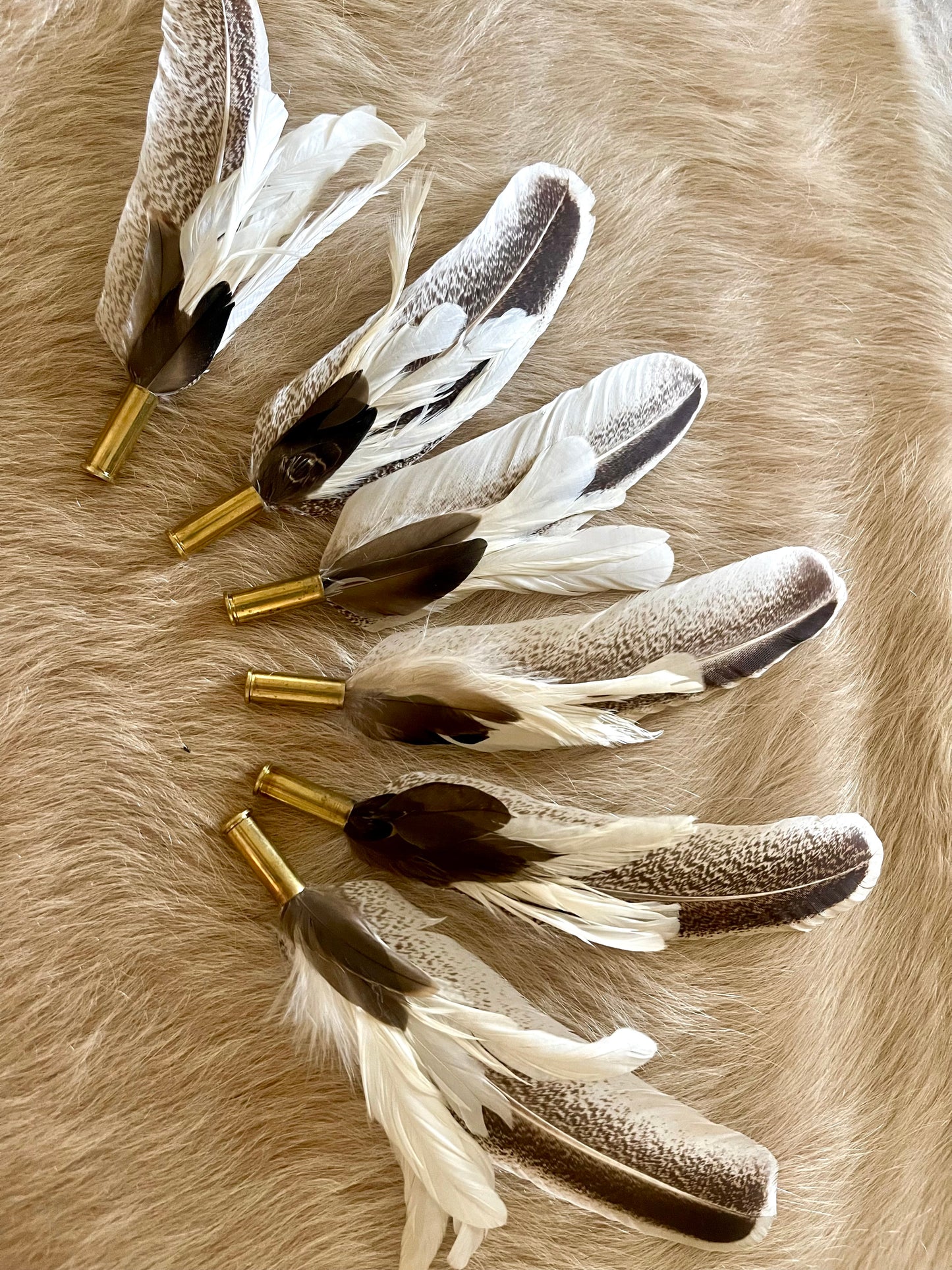 Hat Feather Clip - White Wing w/Neutral