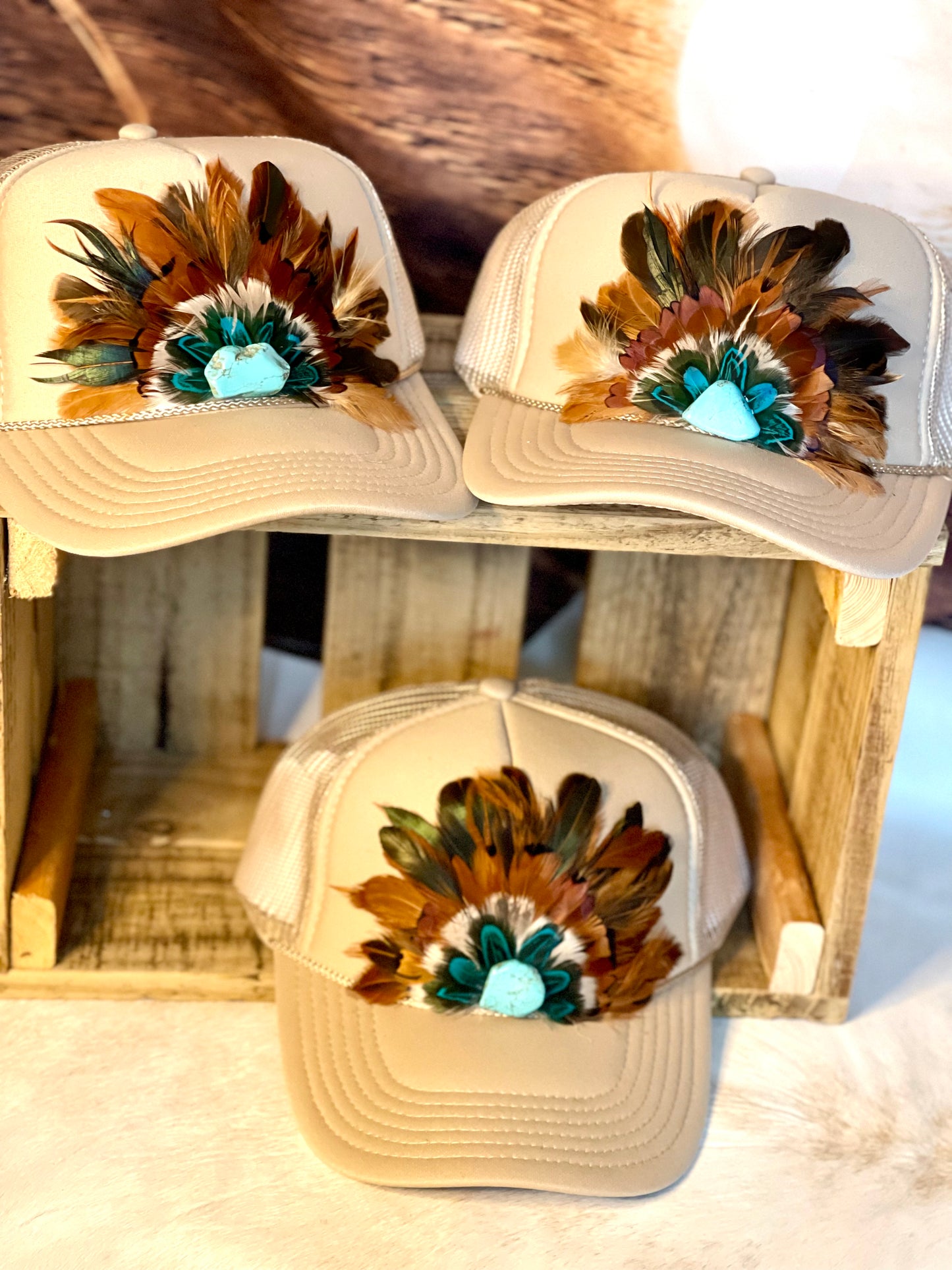 Trucker hat - Cream Hat with Tan Feather