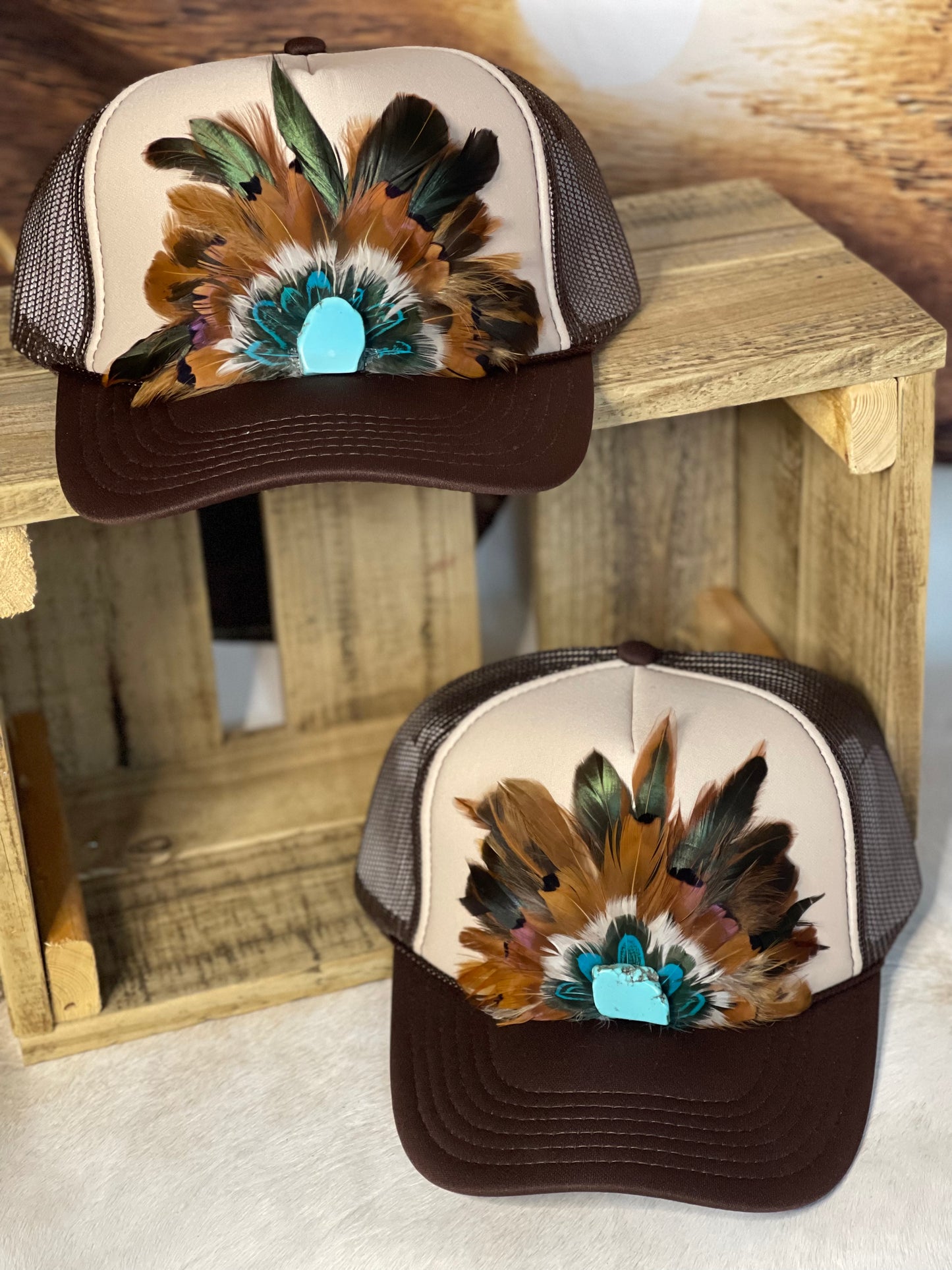 Trucker hat - Brown/Cream Hat with Tan Feather