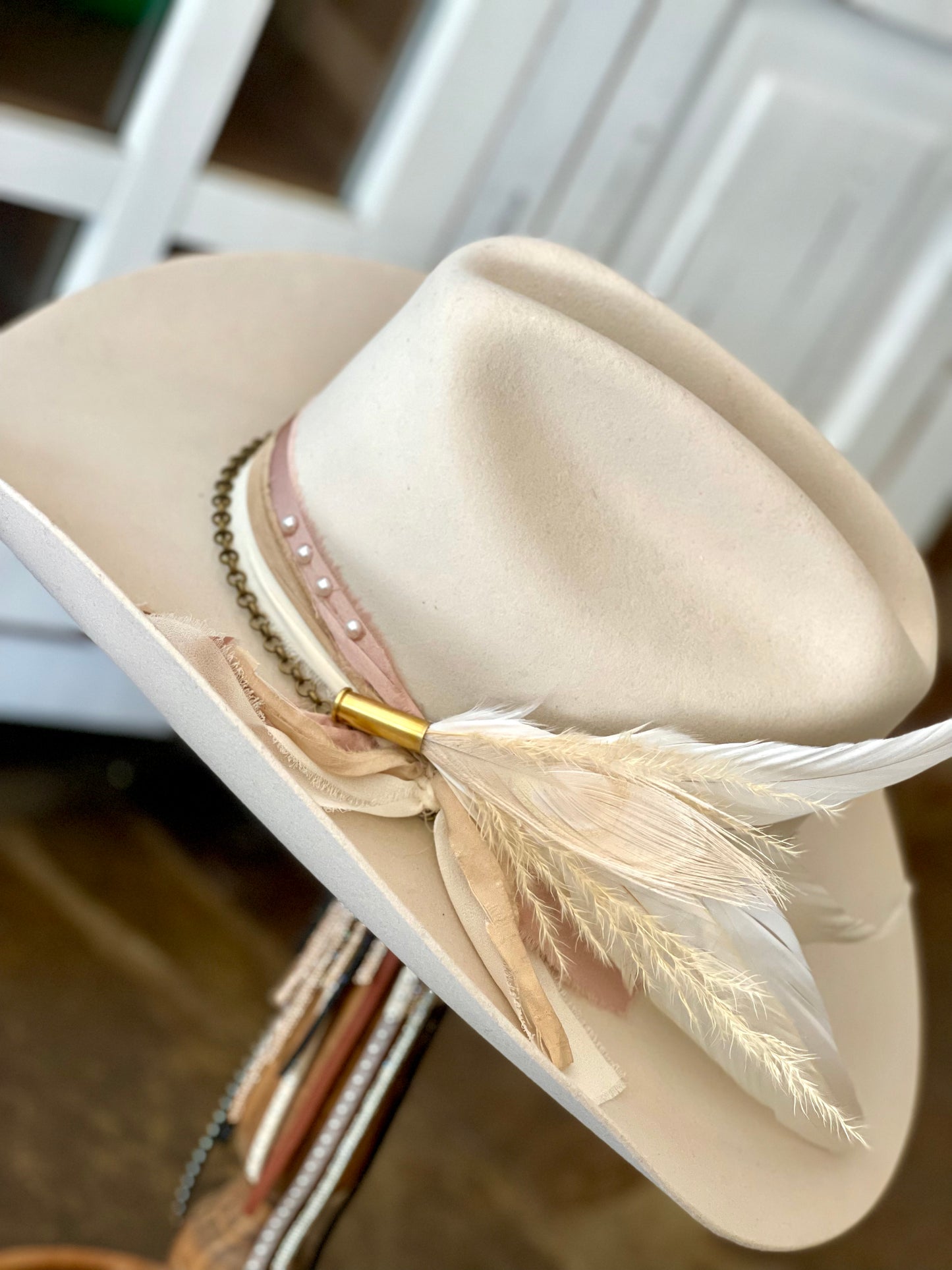 Hat Feather Clip - White w/Bleached Peacock