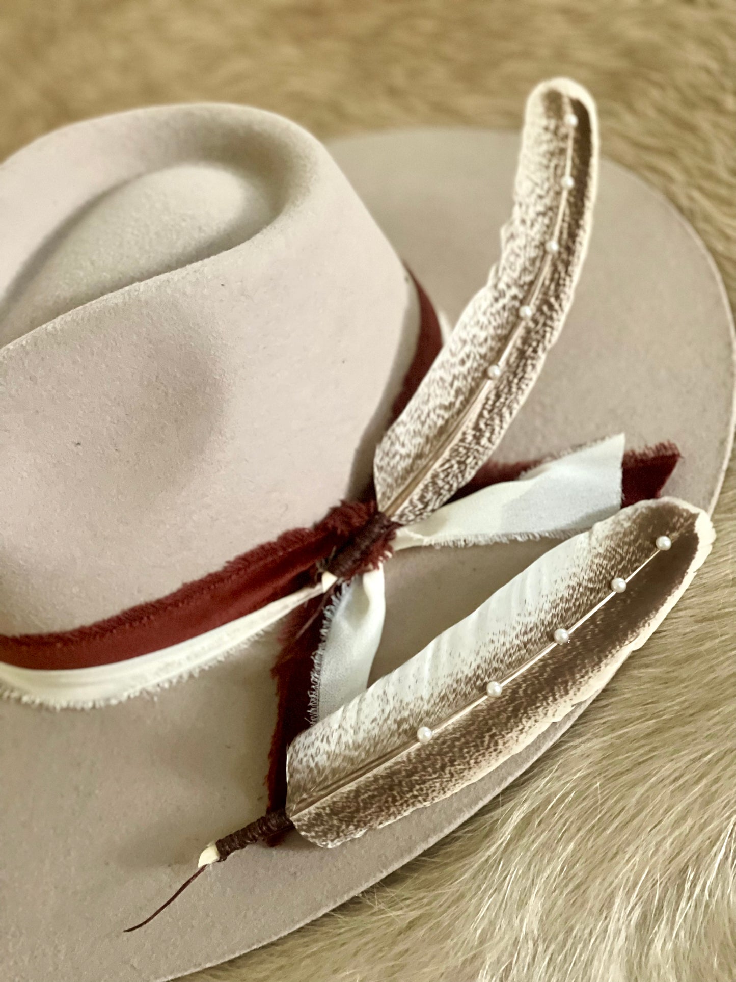 Hat Feather Clip - White Wing w/Pearls